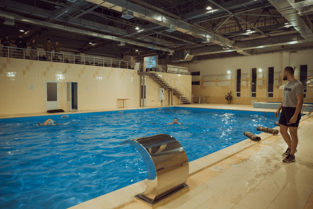 АЗОВ басейн