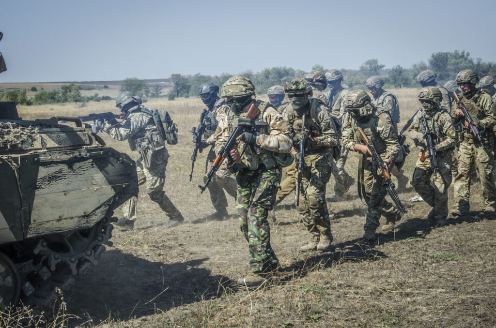 Тренування піхоти з танкістами АЗОВ