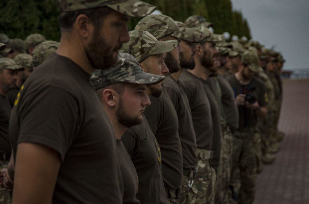 НА БАЗАХ АЗОВУ ВІДБУЛИСЬ УРОЧИСТІ ШИКУВАННЯ З ПІДНЯТТЯМ ДЕРЖАВНОГО ПРАПОРА