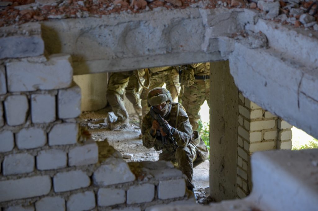 Фінальний день медичного курсу для бійців 3-ї роти 2-го батальйону полку АЗОВ