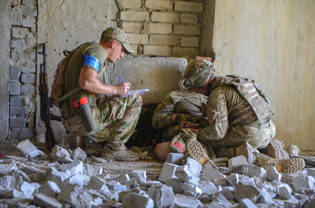 Фінальний день медичного курсу для бійців 3-ї роти 2-го батальйону полку АЗОВ