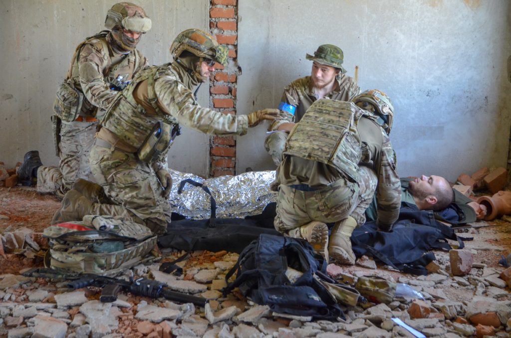 Фінальний день медичного курсу для бійців 3-ї роти 2-го батальйону полку АЗОВ