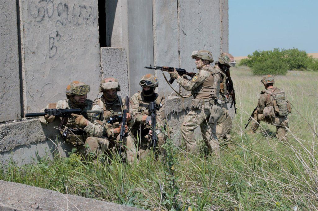 Фінальний день медичного курсу для бійців 3-ї роти 2-го батальйону полку АЗОВ