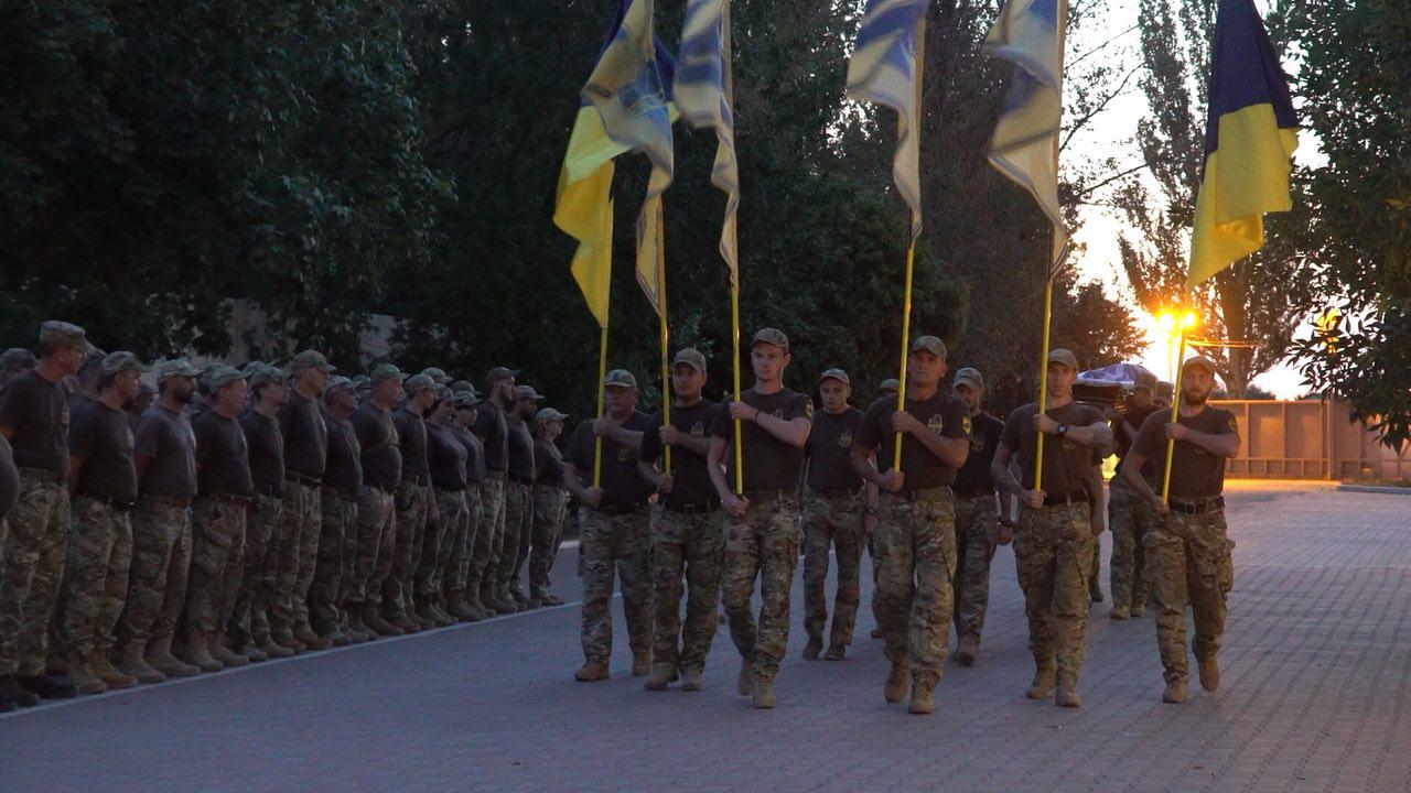 photo_2018-08-22_2В ПОЛКУ АЗОВ ПОПРОЩАЛИСЯ З ПОБРАТИМОМ ВАТСОНОМ, ЯКИЙ ГЕРОЇЧНО ЗАГИНУВ, РЯТУЮЧИ ЛЮДИНУ2-28-12