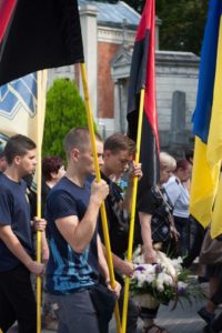 У Львові поховали азовця Олега «Ватсона» Кремеза. Сотні містян прийшли віддати шану полеглому медику