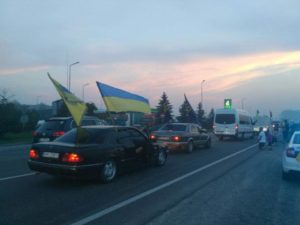 У Львові поховали азовця Олега «Ватсона» Кремеза. Сотні містян прийшли віддати шану полеглому медику