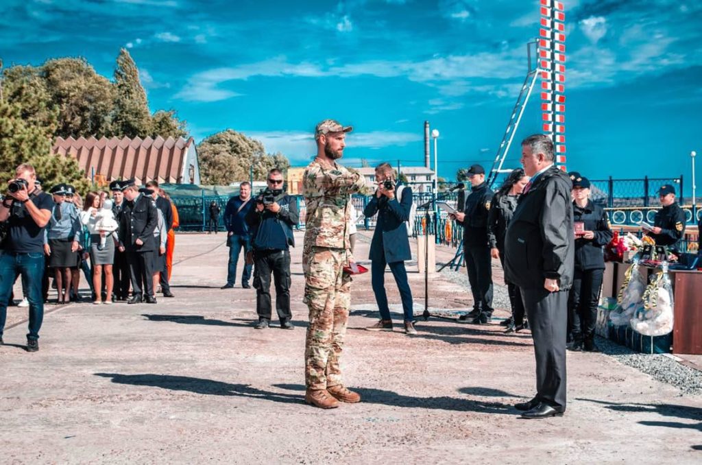 Бійці АЗОВу отримали почесні нагороди з рук міністра внутрішніх справ