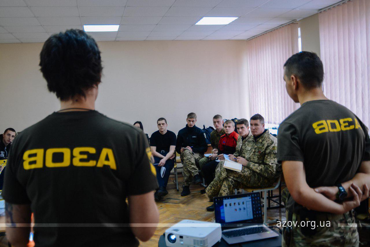 АЗОВЦІ ПРОВЕЛИ КУРСИ З ТАКТИЧНОЇ МЕДИЦИНИ ДЛЯ ПРАЦІВНИКІВ ОРГАНІВ ПРАВОПОРЯДКУ