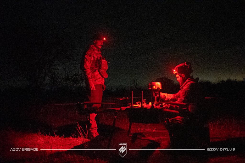 Робота операторів ударного бомбера Heavy Shot 12-ої бригади спеціального призначення «Азов» на Торецькому напрямку