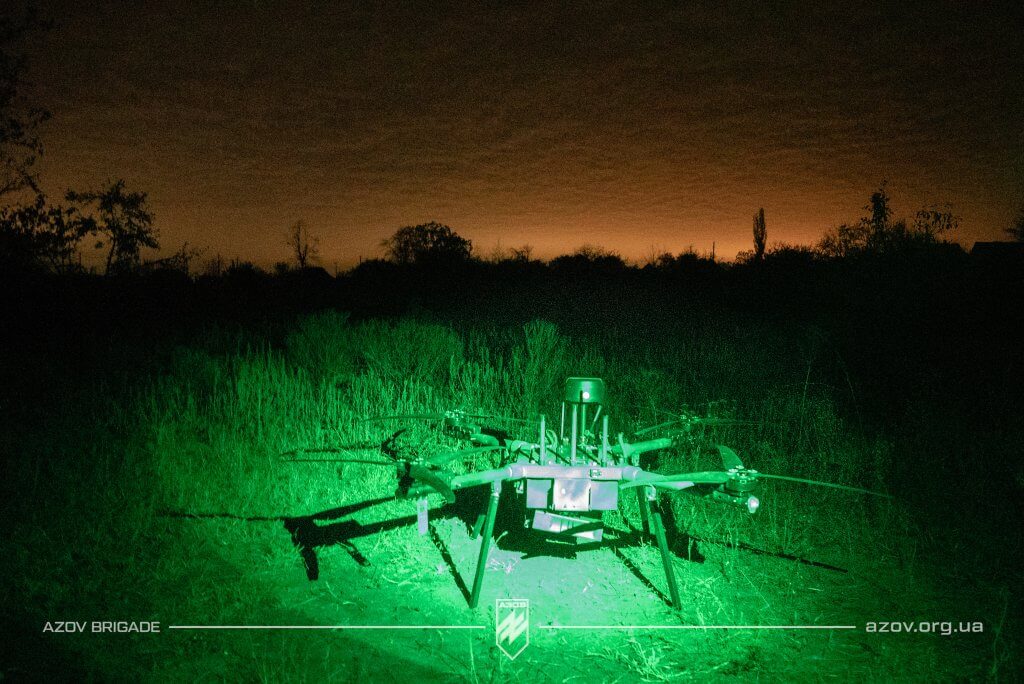 Робота операторів ударного бомбера Heavy Shot 12-ої бригади спеціального призначення «Азов» на Торецькому напрямку