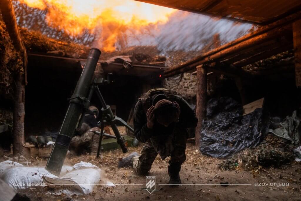 Робота мінометного розрахунку 2-го батальйону 12-ої бригади спеціального призначення «Азов» на Торецькому напрямку.