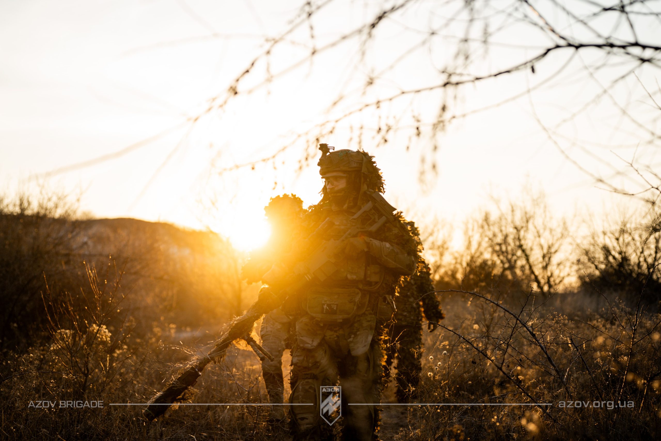 На світлинах – тренування бійців загону снайперів 12-ої бригади «Азов» на Торецькому напрямку.