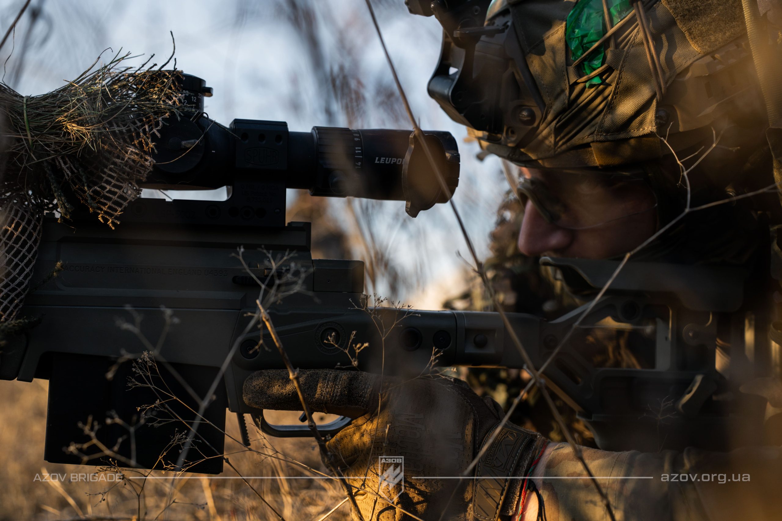 На світлинах – тренування бійців загону снайперів 12-ої бригади «Азов» на Торецькому напрямку.