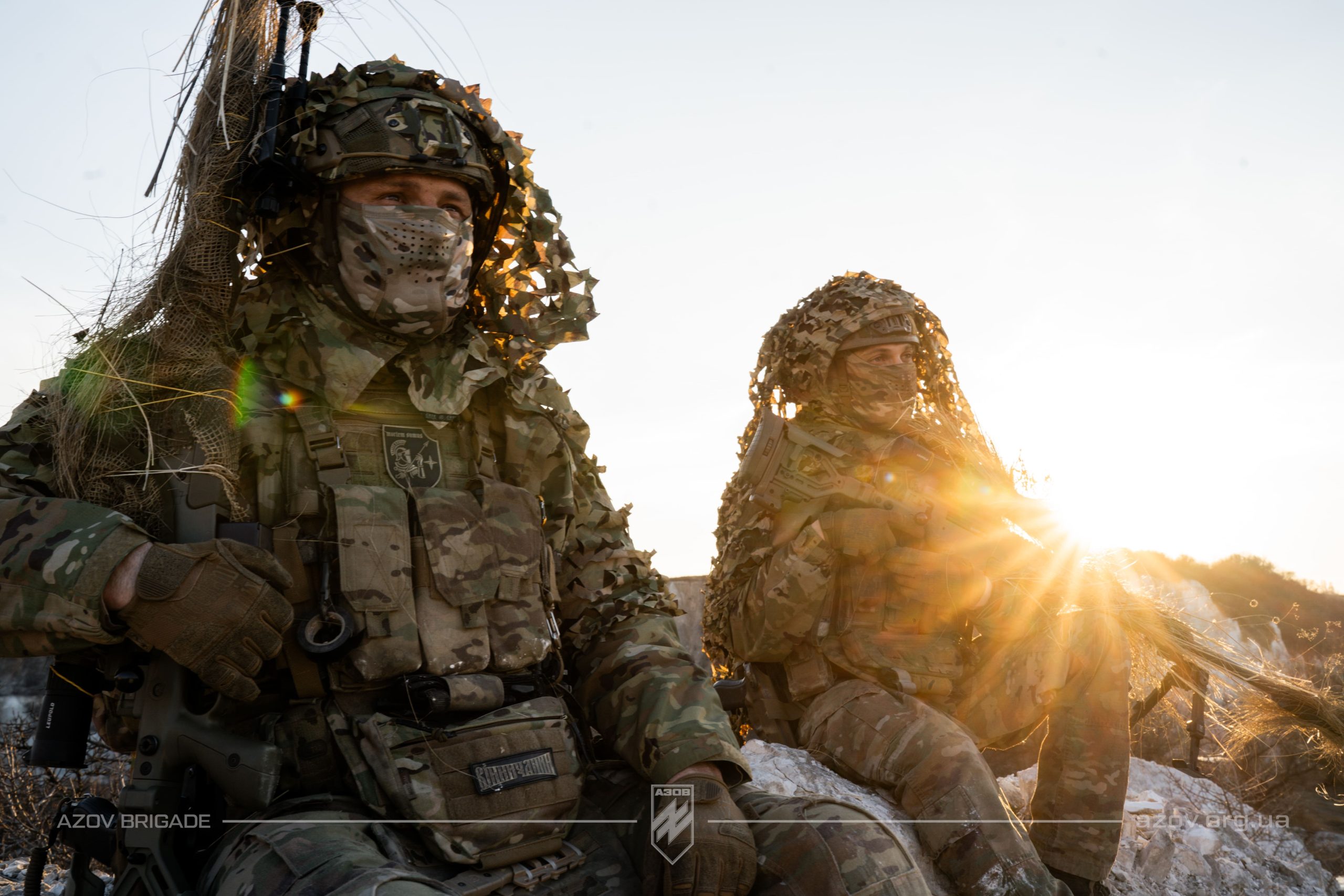 На світлинах – тренування бійців загону снайперів 12-ої бригади «Азов» на Торецькому напрямку.