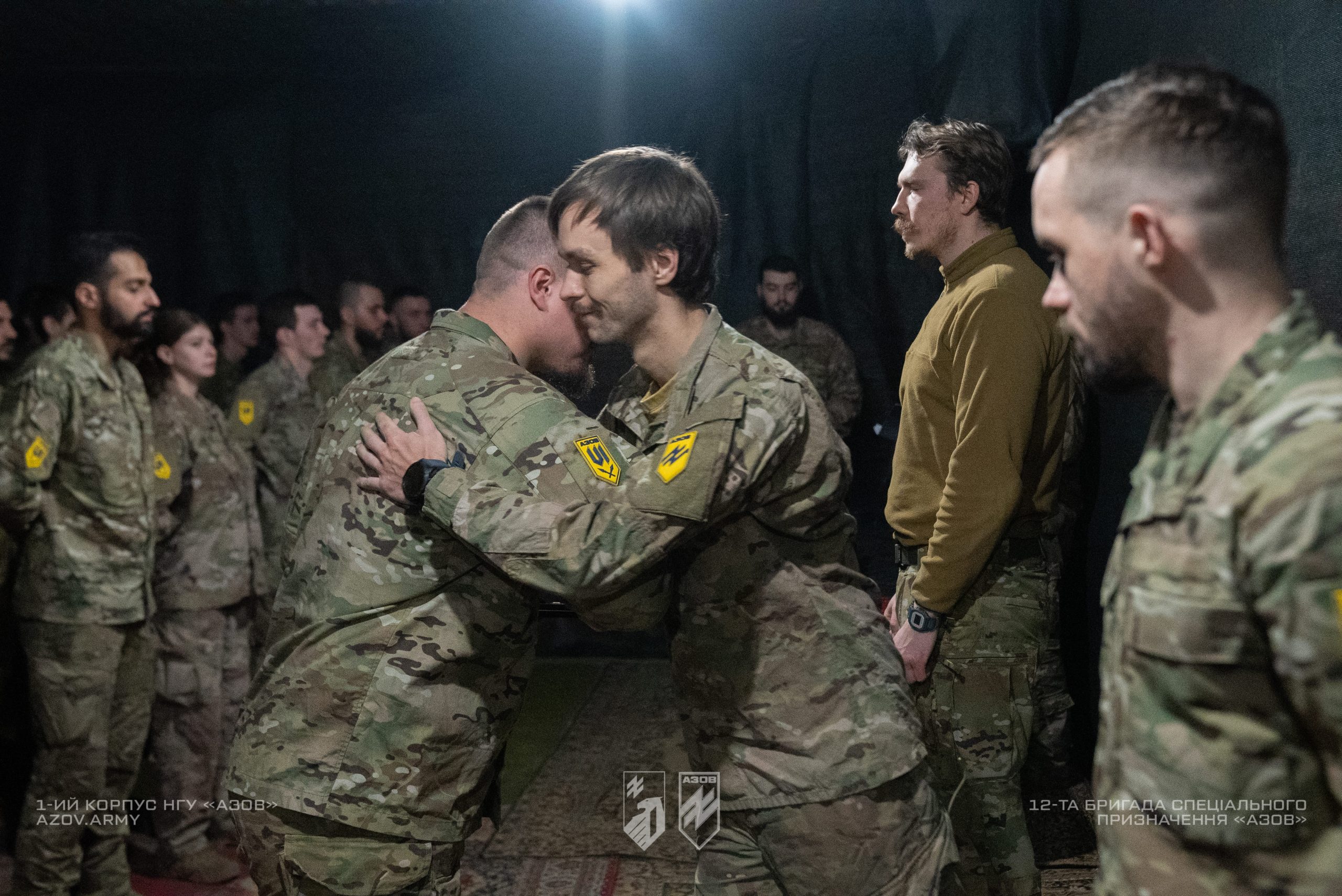 Командир 1-го корпусу НГУ «Азов», полковник Денис Прокопенко відзначив бійців 6-го батальйону, які беруть участь у бойових діях на Покровському напрямку.