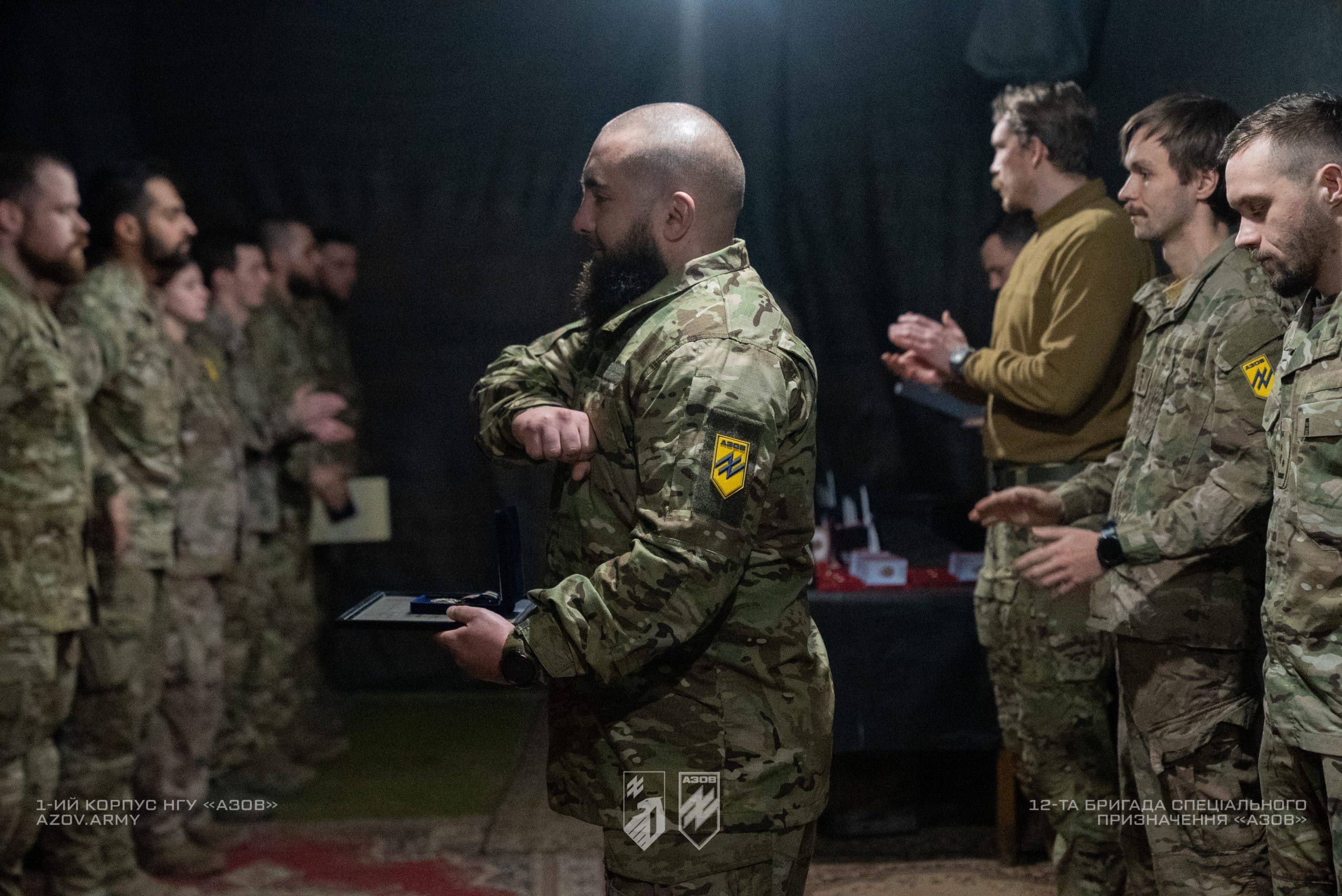 Командир 1-го корпусу НГУ «Азов», полковник Денис Прокопенко відзначив бійців 6-го батальйону, які беруть участь у бойових діях на Покровському напрямку.