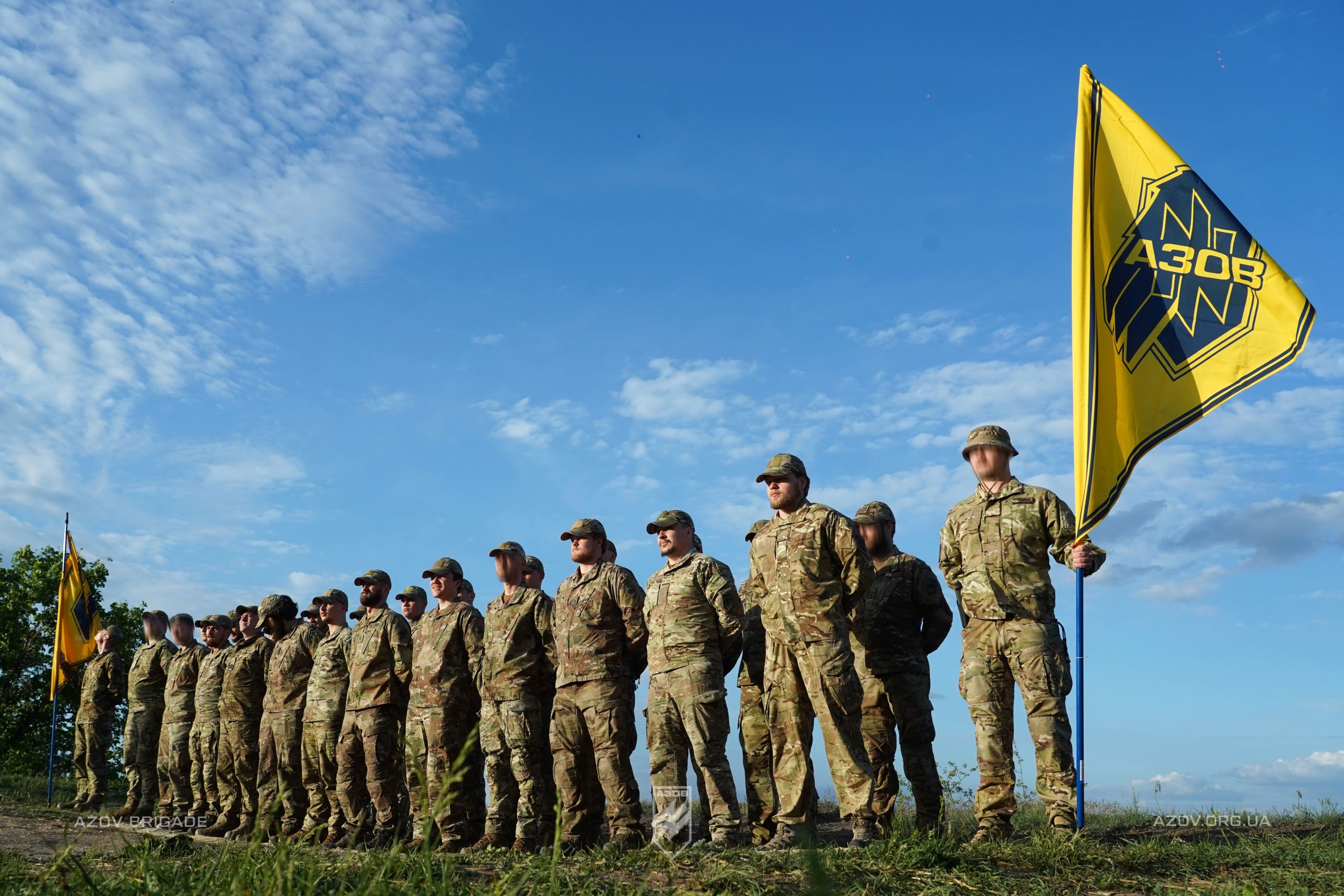Командування 2-го батальйону 12-ої бригади спеціального призначення «Азов» відзначило сержантів, які беруть участь у бойових діях на Торецькому напрямку.