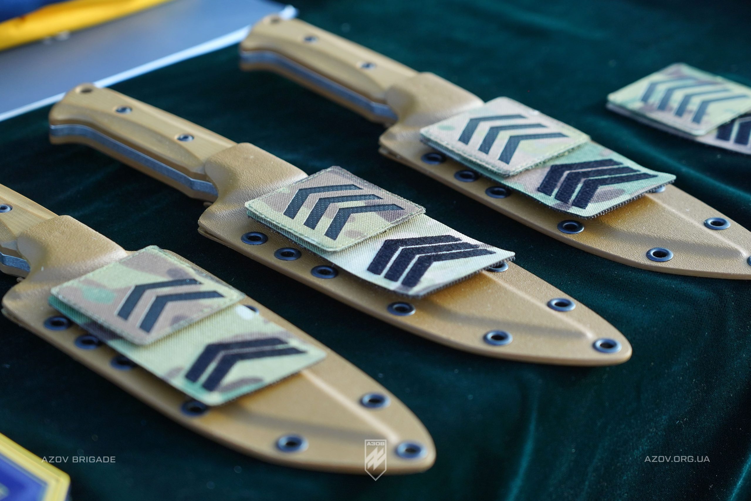 Командування 2-го батальйону 12-ої бригади спеціального призначення «Азов» відзначило сержантів, які беруть участь у бойових діях на Торецькому напрямку.