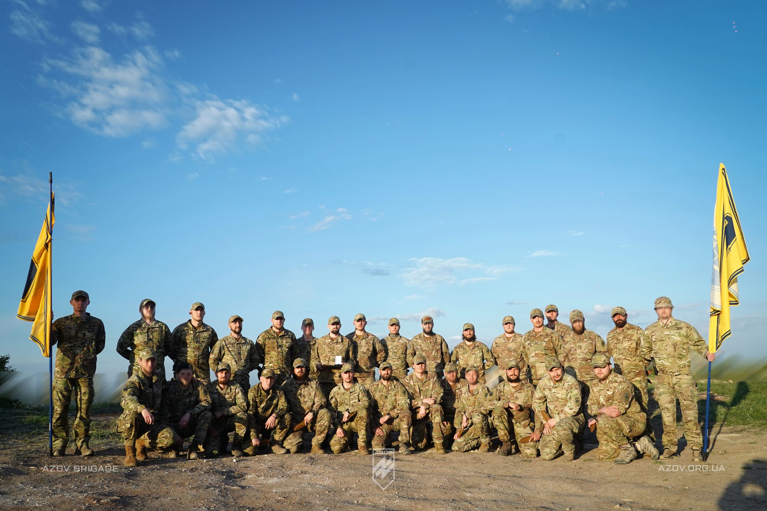 Командування 2-го батальйону 12-ої бригади спеціального призначення «Азов» відзначило сержантів, які беруть участь у бойових діях на Торецькому напрямку.