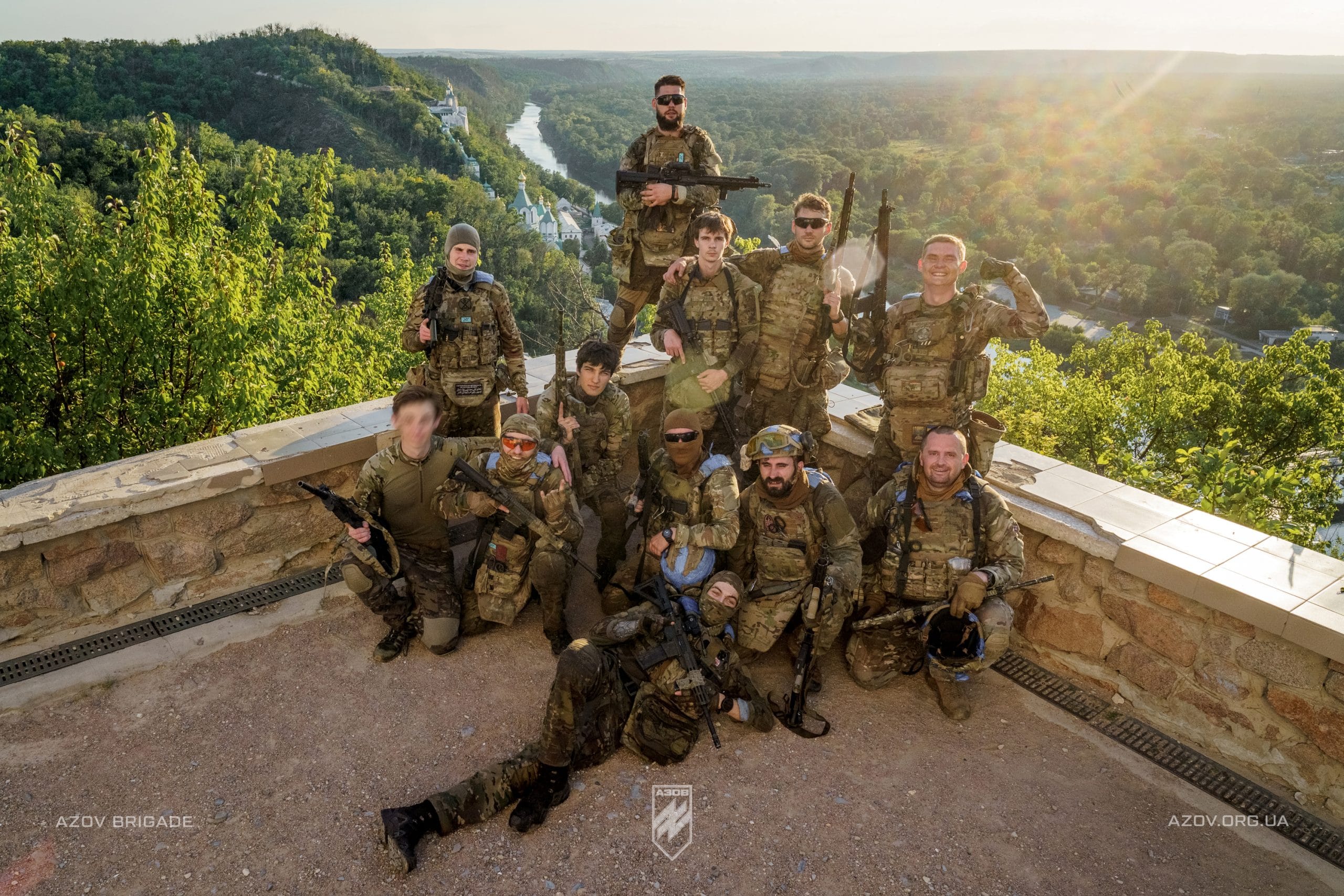 Спецпідрозділ «Контакт12» у складі БУАР – це родина сильних духом і тілом побратимів, готових до виконання завдань у будь-яких умовах.