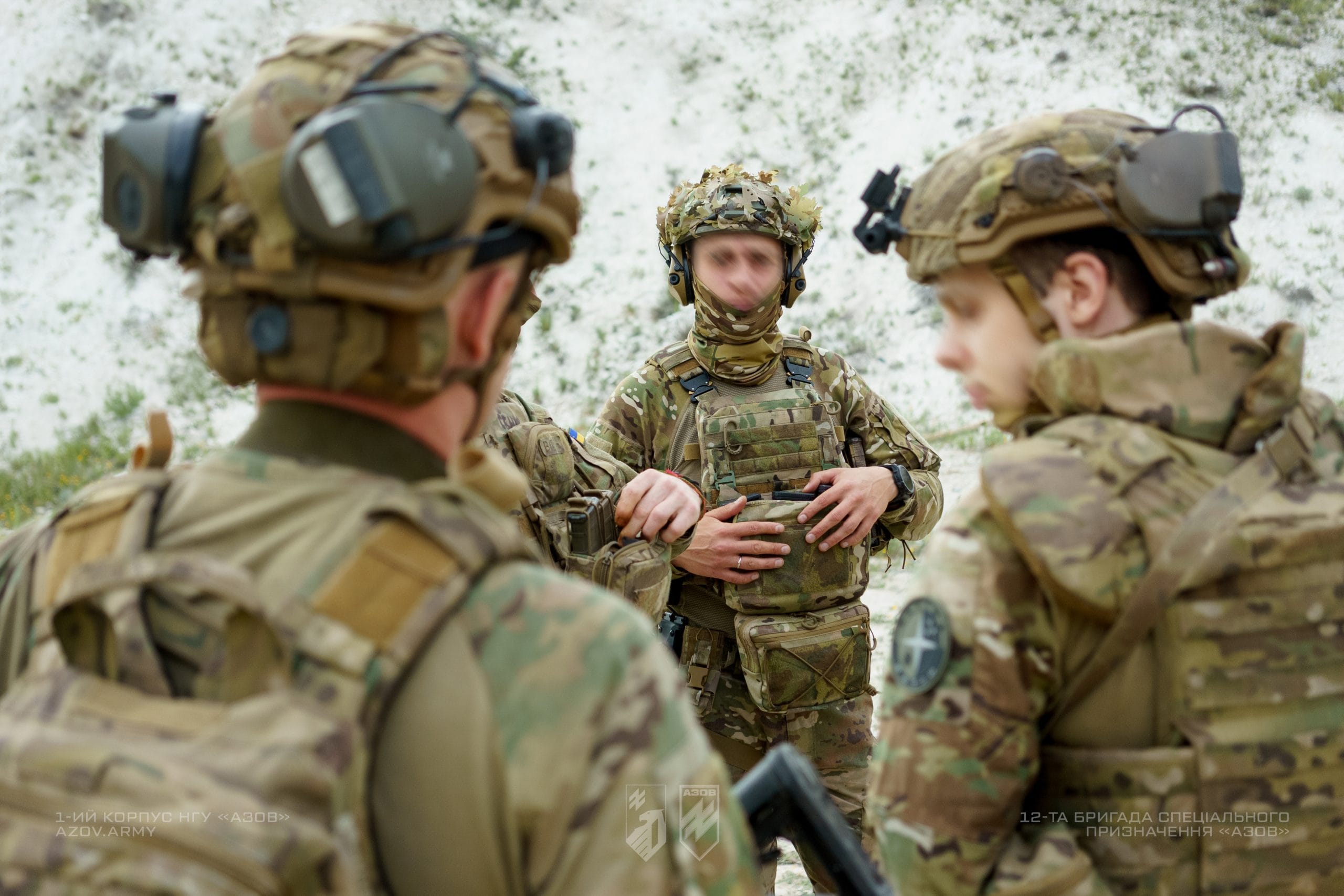 На світлинах – стрілецькі тренування операторів БПЛА загону розвідки спеціального призначення 12-ої бригади «Азов».