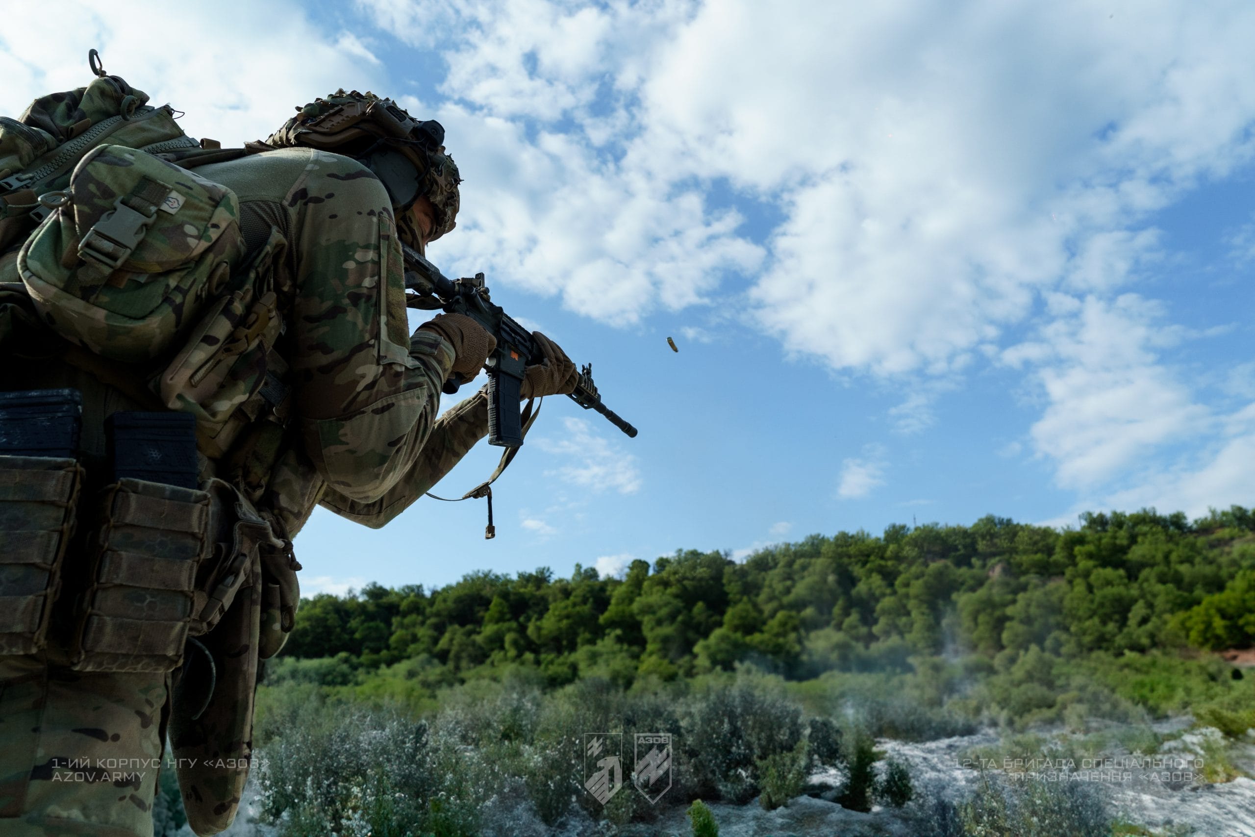 На світлинах – стрілецькі тренування операторів БПЛА загону розвідки спеціального призначення 12-ої бригади «Азов».