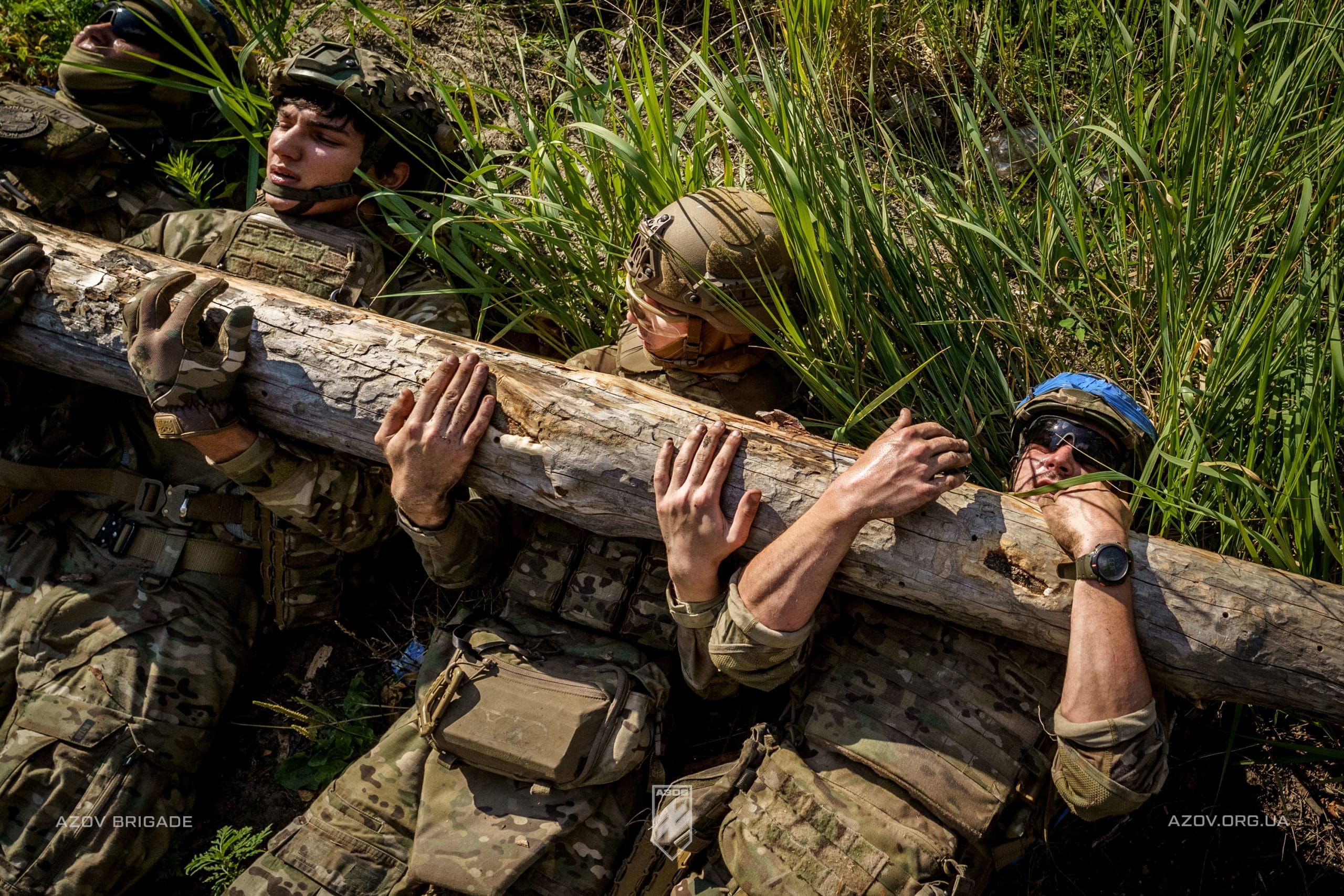 Спецпідрозділ «Контакт12» у складі БУАР – це родина сильних духом і тілом побратимів, готових до виконання завдань у будь-яких умовах.