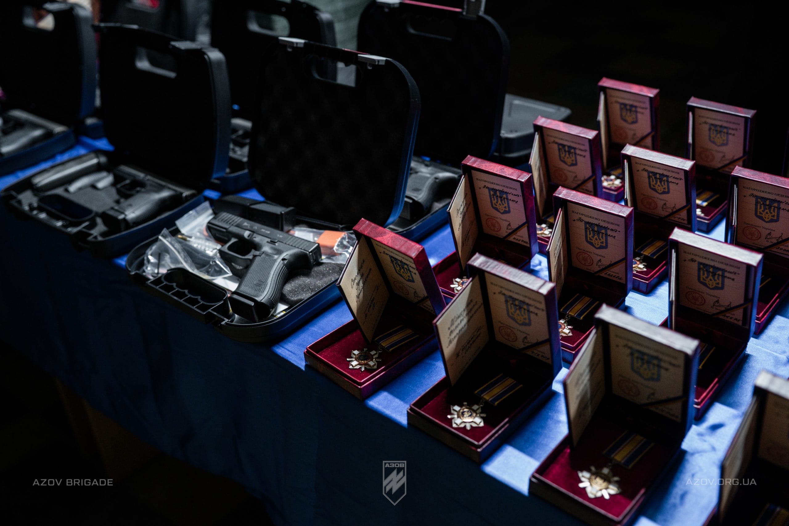 Міністр внутрішніх справ Ігор Клименко відзначив державними нагородами бійців 12-ої бригади спеціального призначення «Азов», які виконують бойові завдання на Торецькому напрямку.