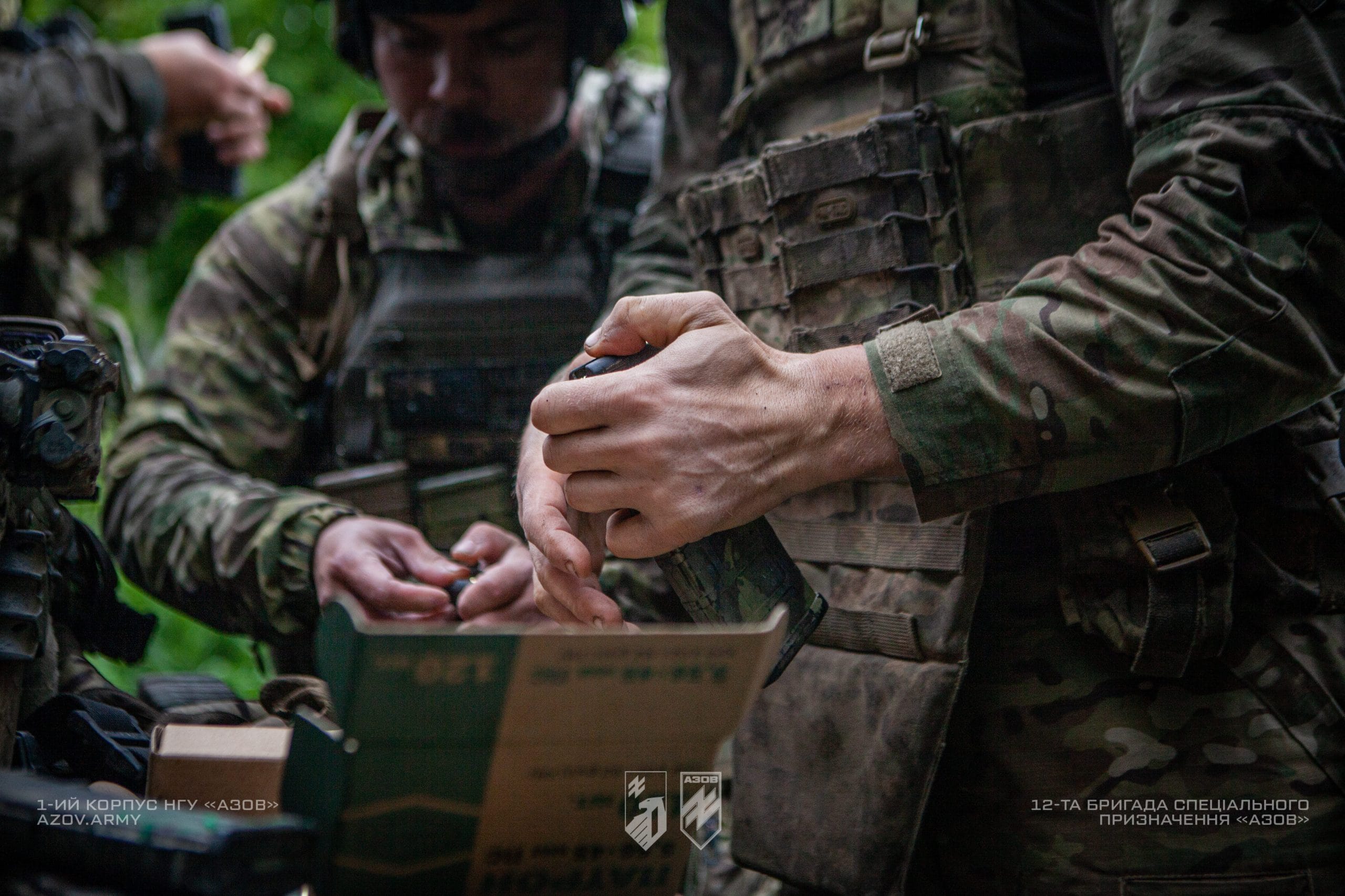 На світлинах – тренування іноземців Інтернаціонального батальйону 12-ої бригади спеціального призначення «Азов».