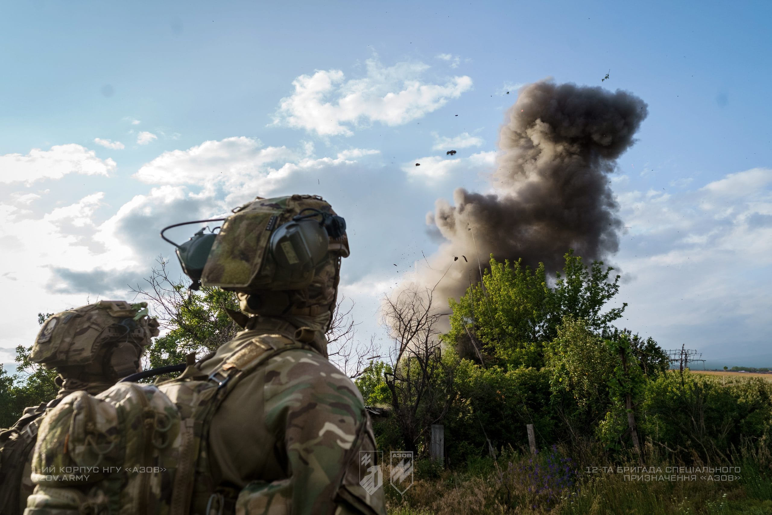 На світлинах – бійці взводу розвідки спеціального призначення 1-го батальйону 12-ої бригади «Азов» проводять тренування із CQB (Close Quarters Battle).