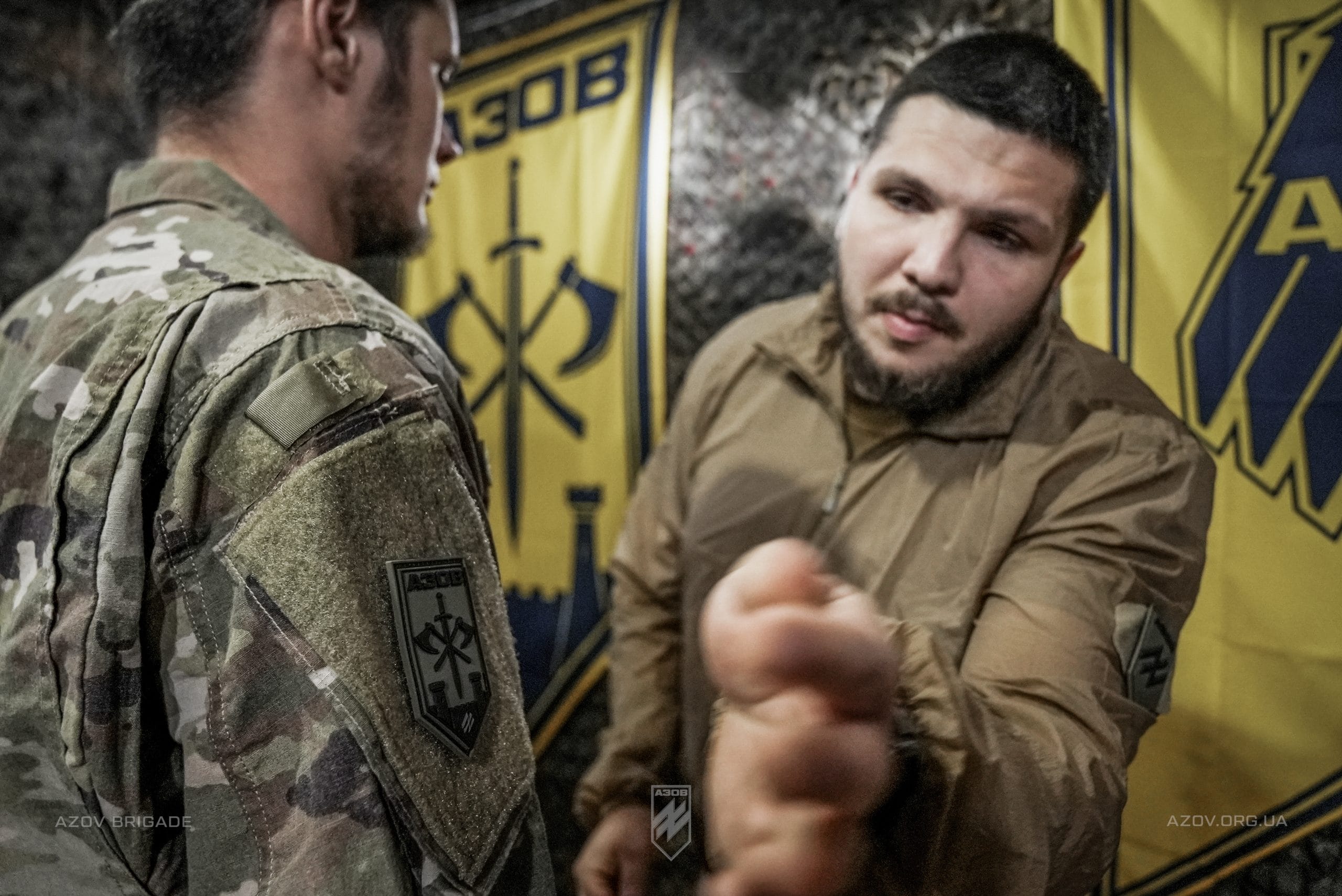 Бійці батальйону сил підтримки 12-ої бригади «Азов» отримали знаки розрізнення бригади і підрозділу.