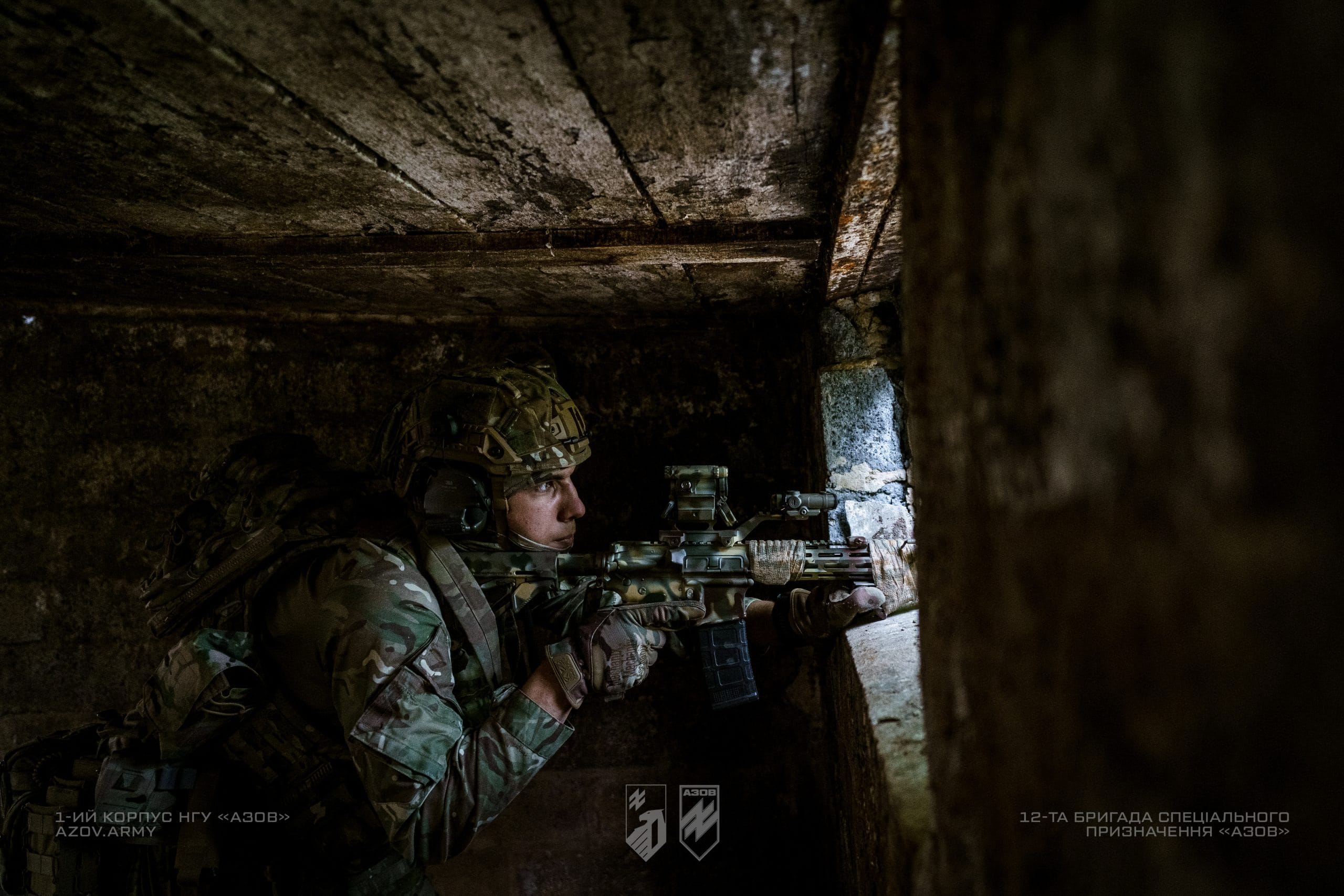 На світлинах – бійці взводу розвідки спеціального призначення 1-го батальйону 12-ої бригади «Азов» проводять тренування із CQB (Close Quarters Battle).