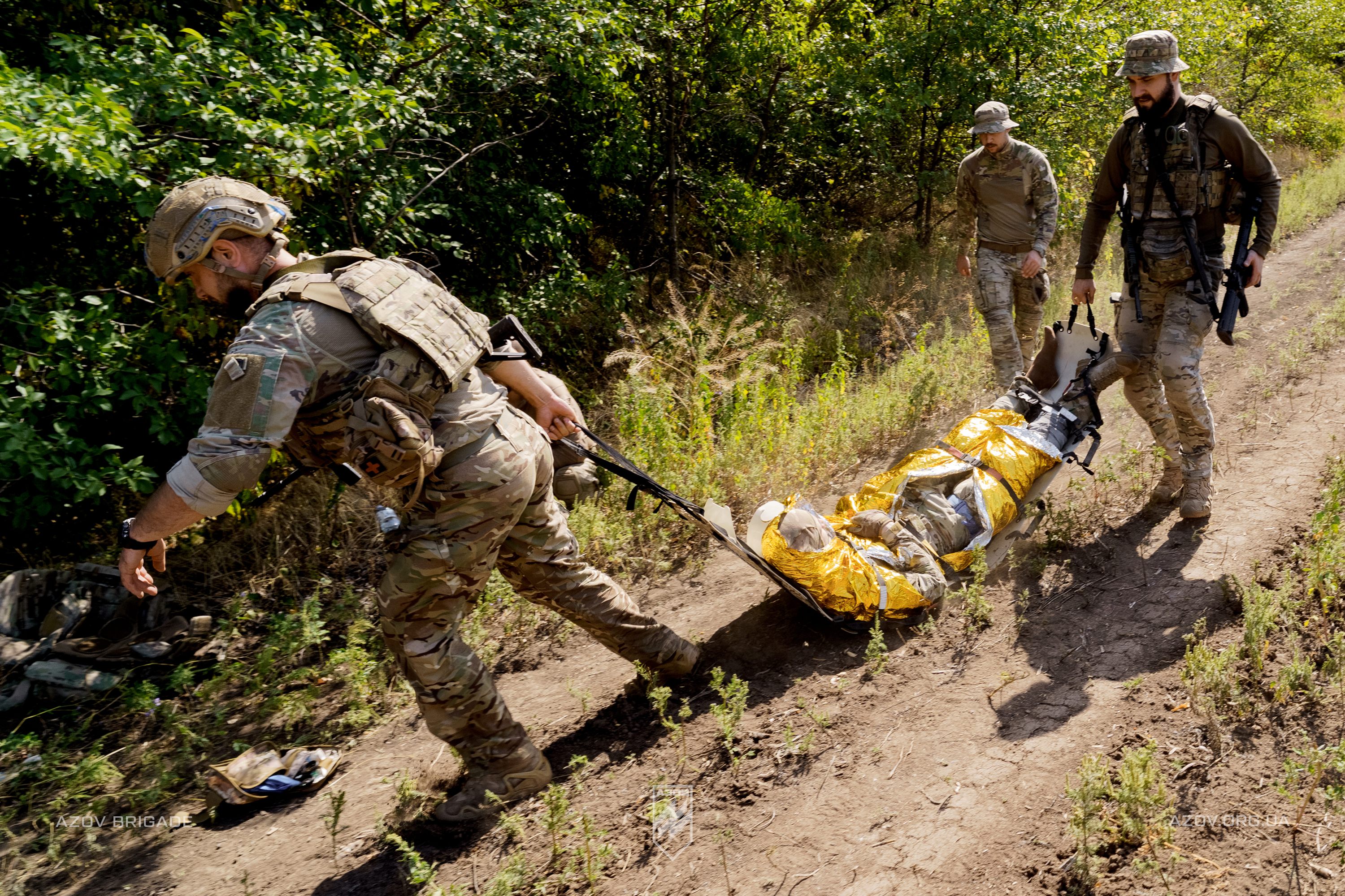 На світлинах – екзамен з TCCC для офіцерів бригадної артилерійської групи 12-ої бригади спеціального призначення «Азов».