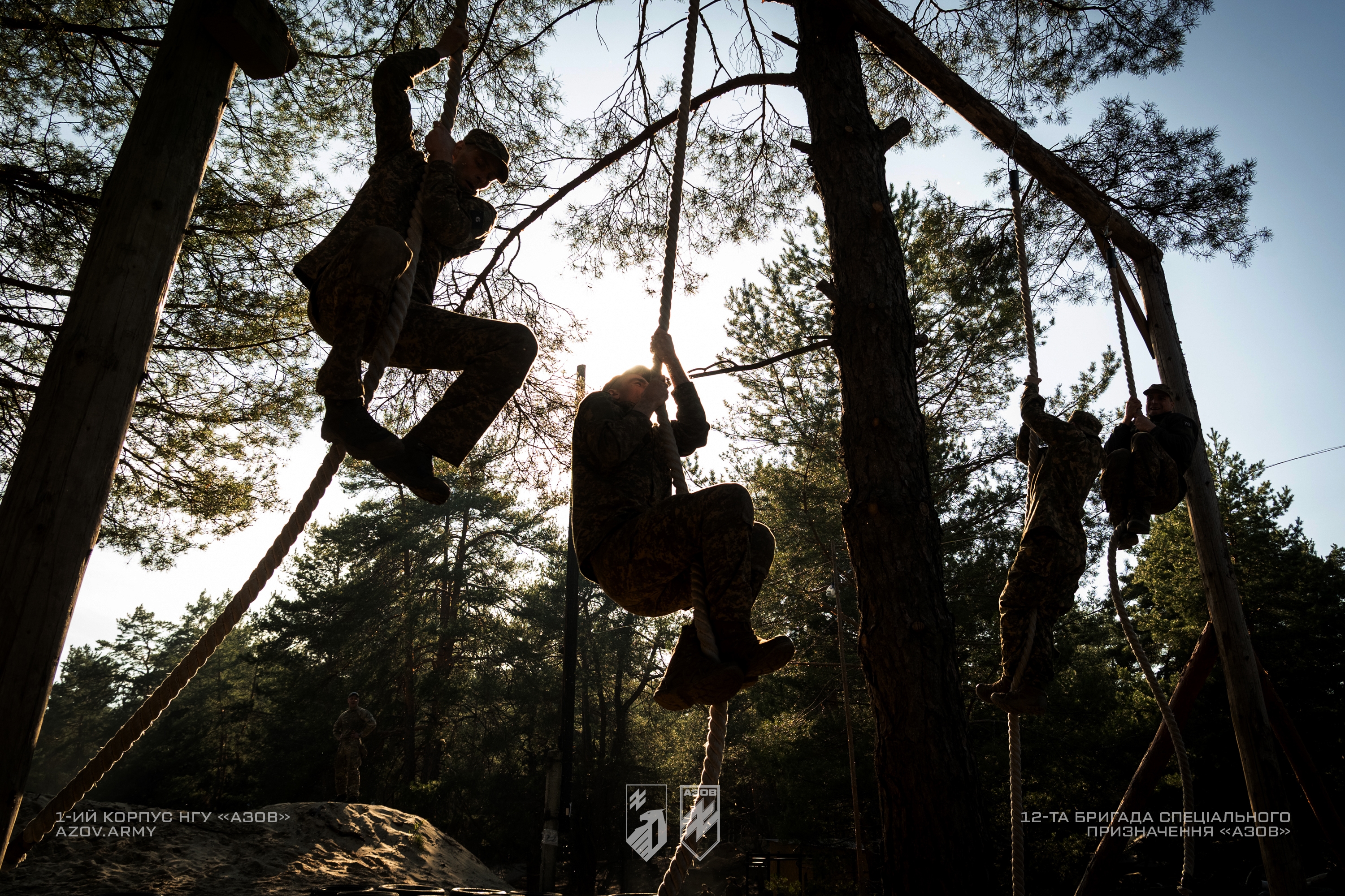 На світлинах — рекрути 12-ої бригади спеціального призначення «Азов» під час БКБП.