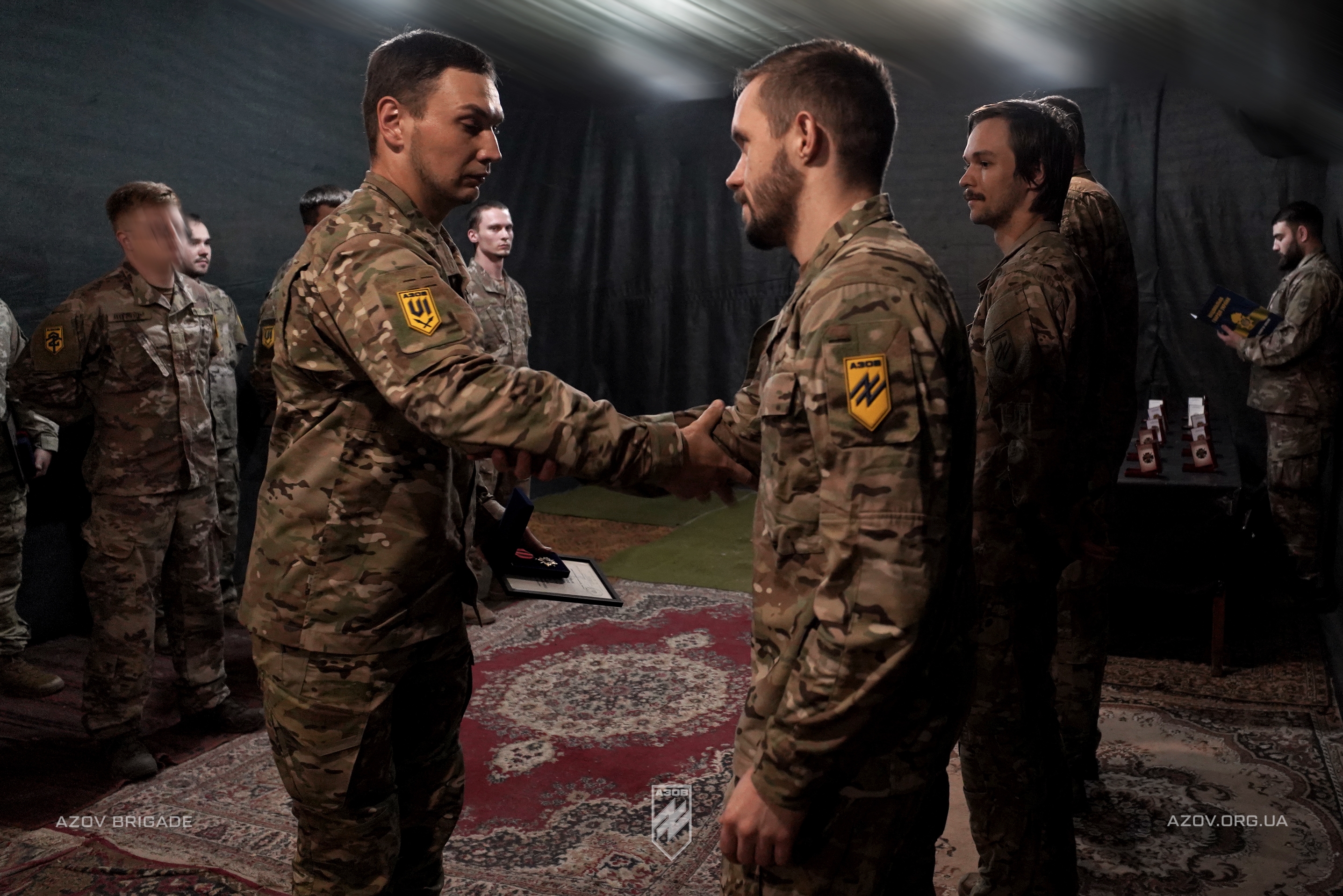 Командир 12-ої бригади «Азов» відзначив бійців 6-го батальйону спеціального призначення.