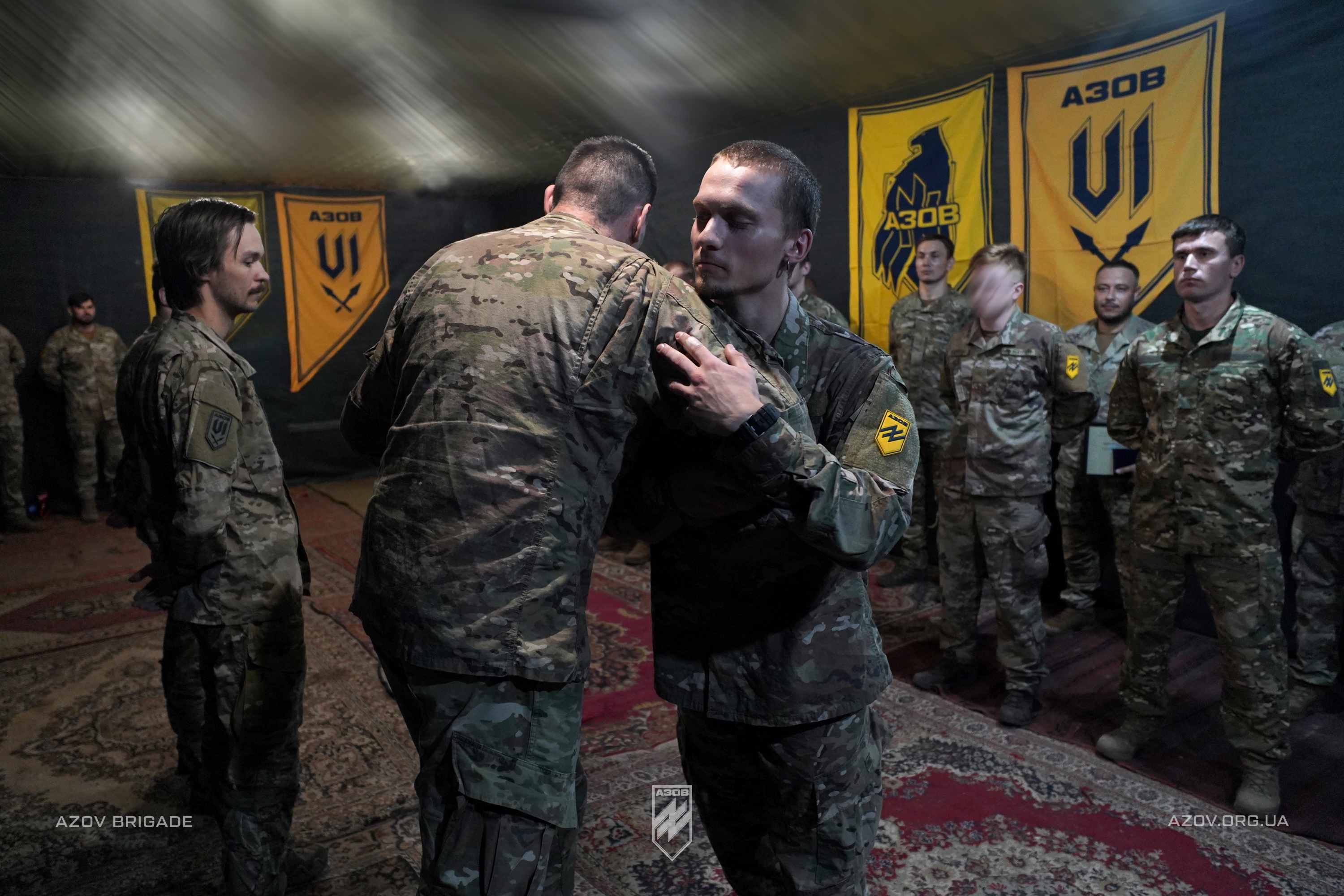 Командир 12-ої бригади «Азов» відзначив бійців 6-го батальйону спеціального призначення.