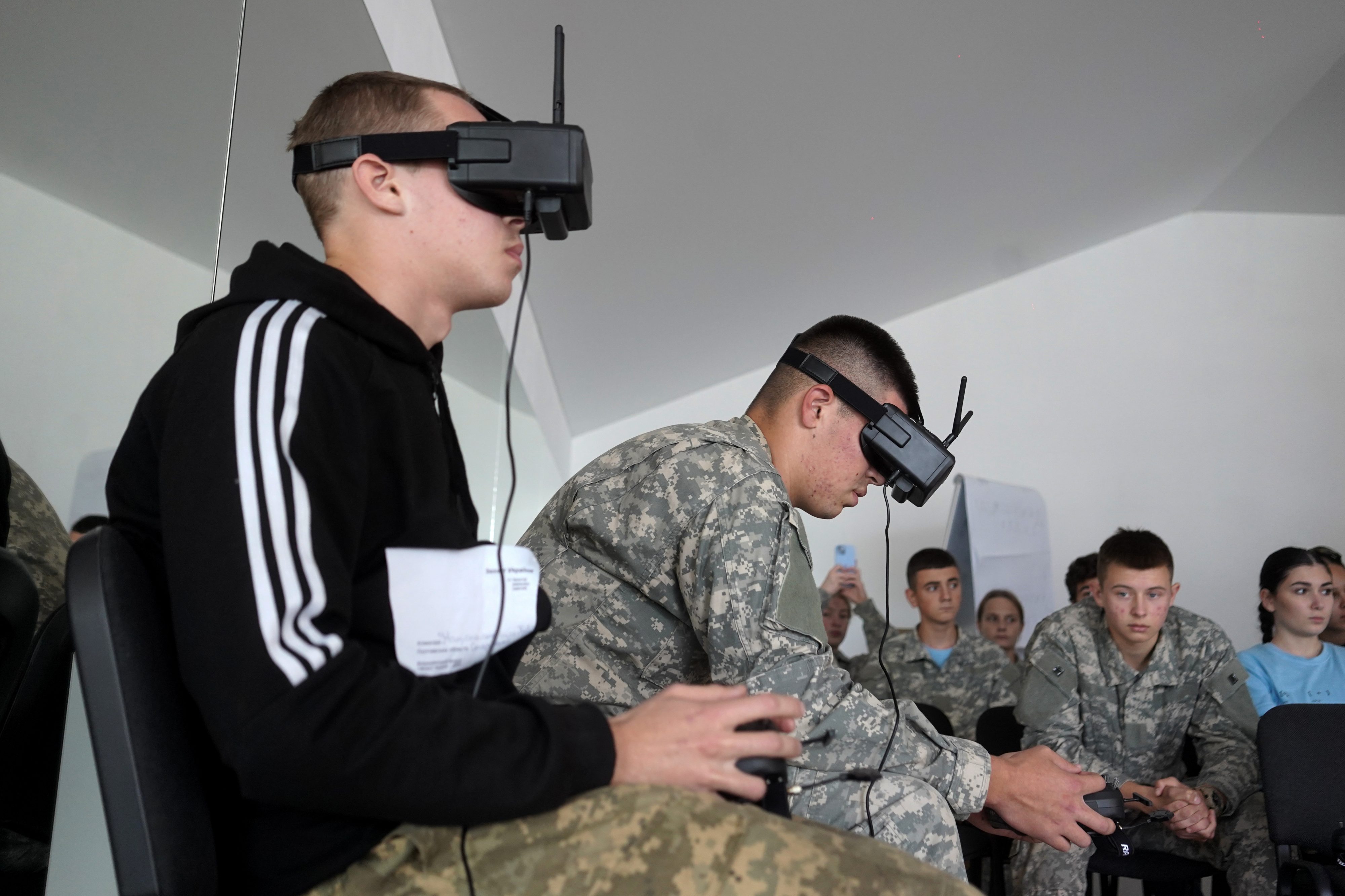 Азов та МОН продовжують спільно працювати над реформою предмета «Захист України».