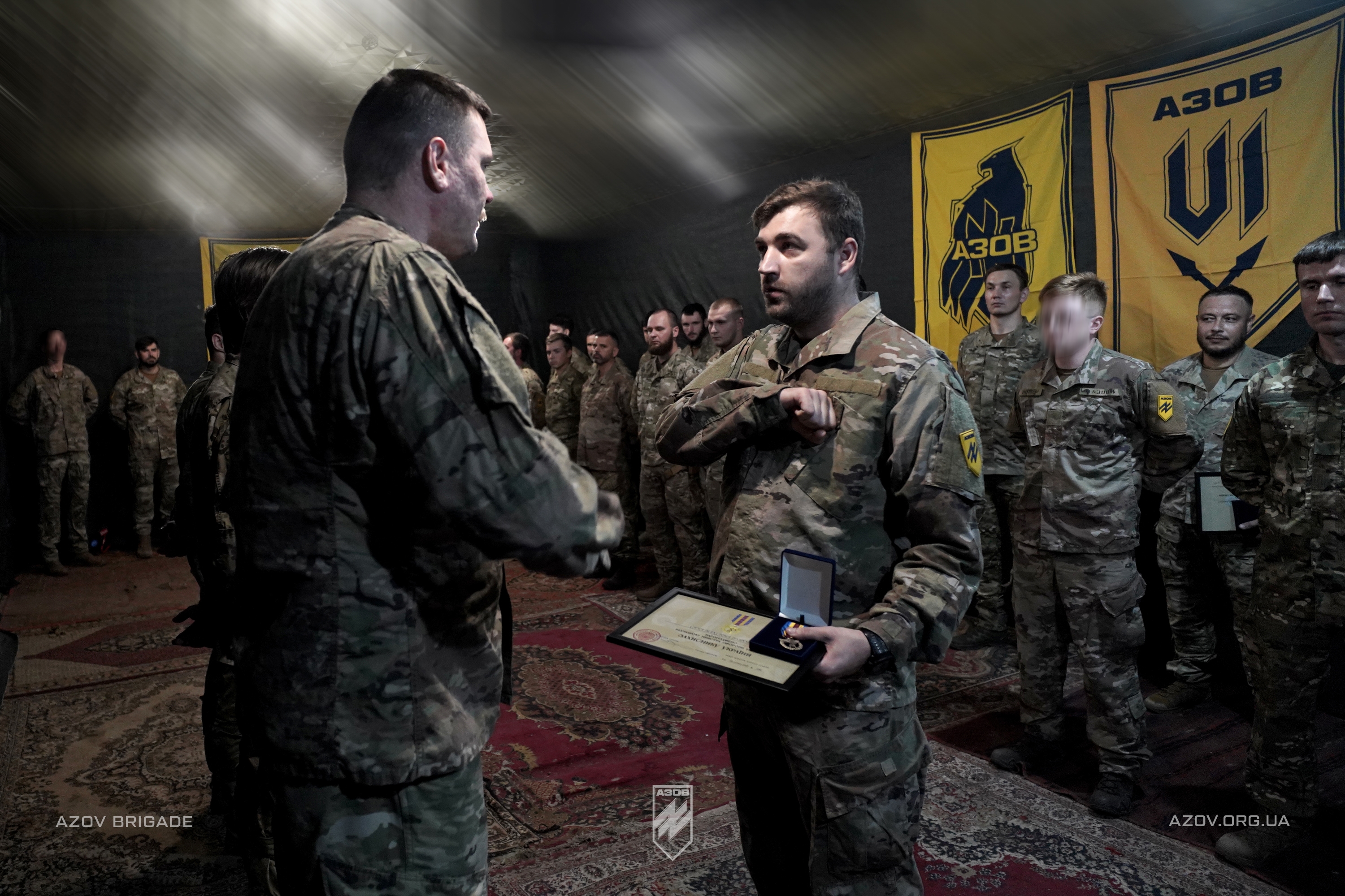 Командир 12-ої бригади «Азов» відзначив бійців 6-го батальйону спеціального призначення.