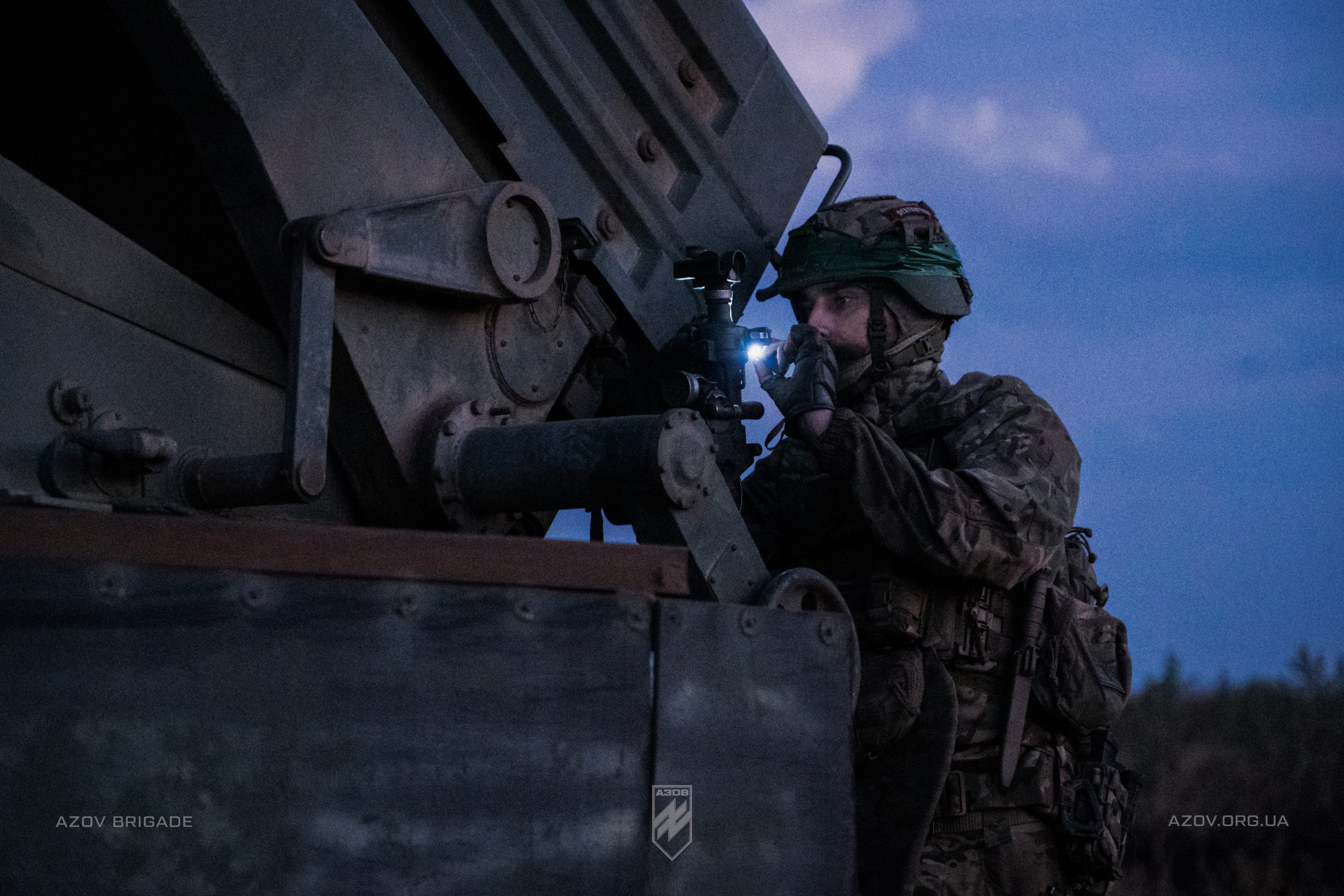 122-мм РСЗВ «Град» бригадної артилерійської групи 12-ої бригади «Азов» веде вогонь по окупантам на Торецькому напрямку.