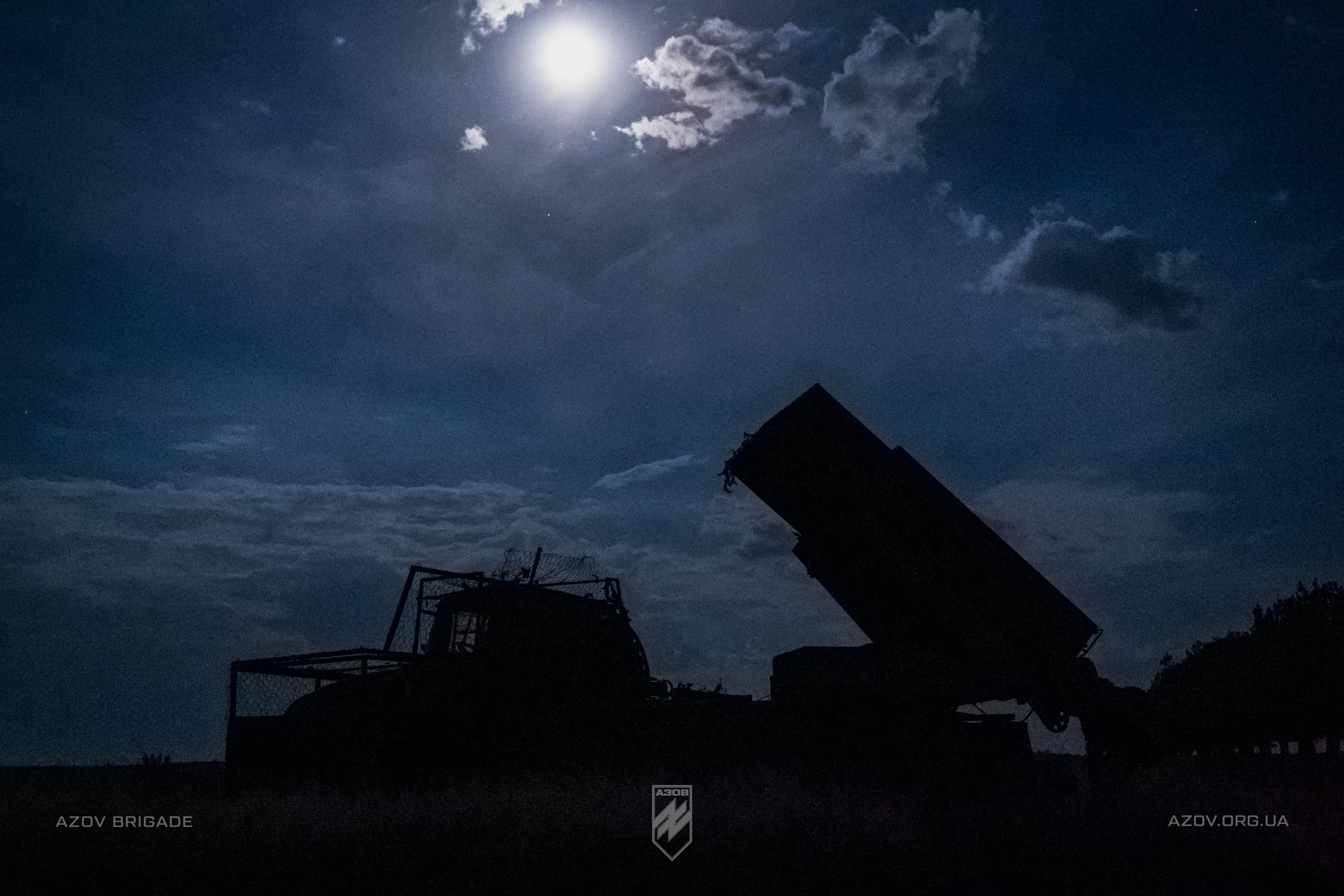 122-мм РСЗВ «Град» бригадної артилерійської групи 12-ої бригади «Азов» веде вогонь по окупантам на Торецькому напрямку.