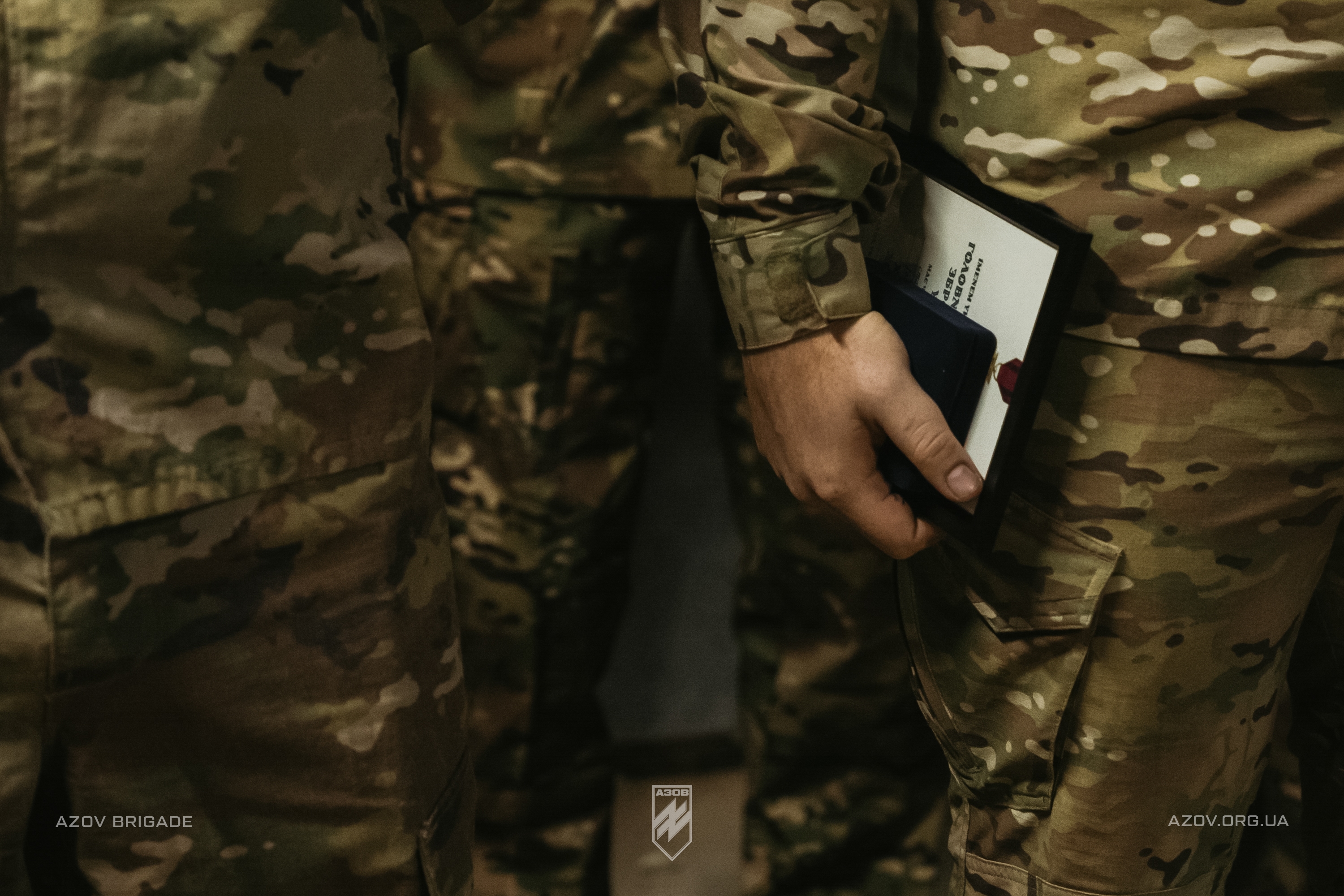 Бійці 1 батальйону 12-ї бригади «Азов» отримали шеврони і відзнаки.