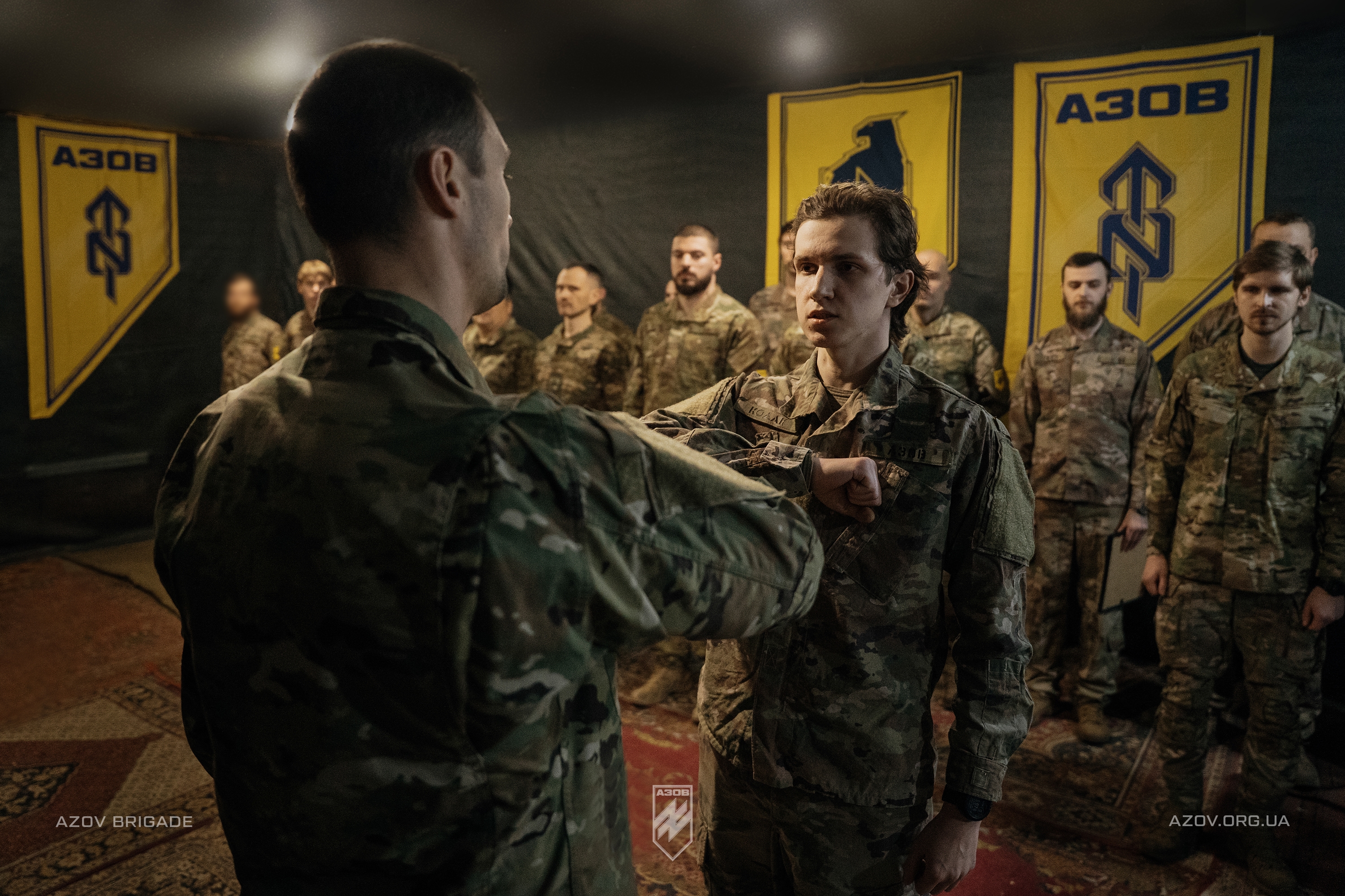 бійці батальйону безпілотних систем 12 бригади азов отримали бригадні шеврони і відзнаки